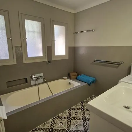 In Sainte Maxime With Swimming Pool 别墅 *